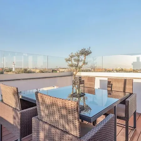 Sunny Private Rooftop Sauna & Hot Tub By Bentobox
