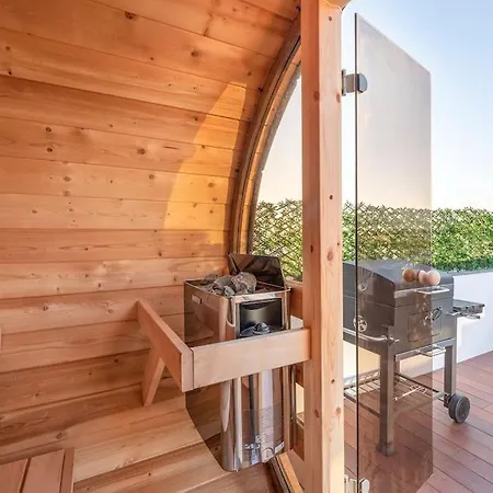 Sunny Private Rooftop Sauna & Hot Tub By Bentobox Лиссабон