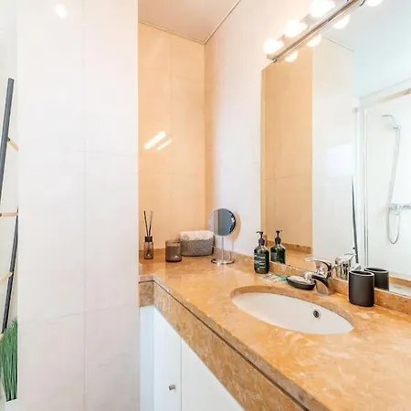 Appartement Sunny Private Rooftop Sauna & Hot Tub By Bentobox