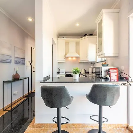 Apartment Sunny Private Rooftop Sauna & Hot Tub By Bentobox